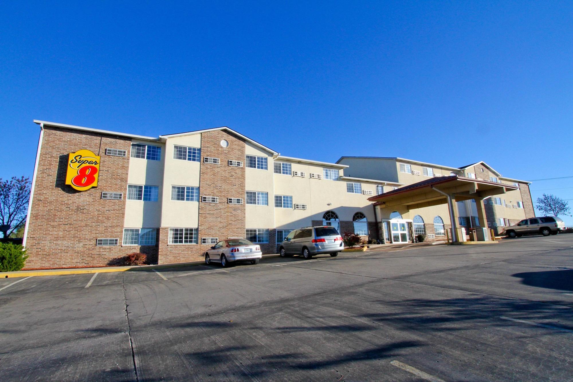 Hotel Super 8 By Wyndham Kansas Kansas City