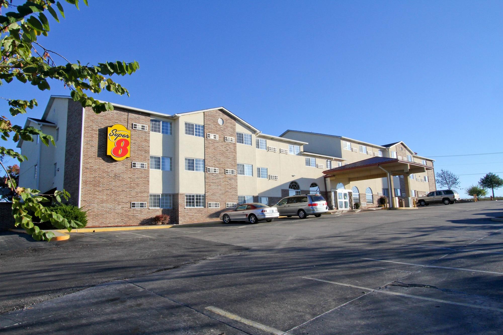 Super 8 By Wyndham Kansas Hotel *