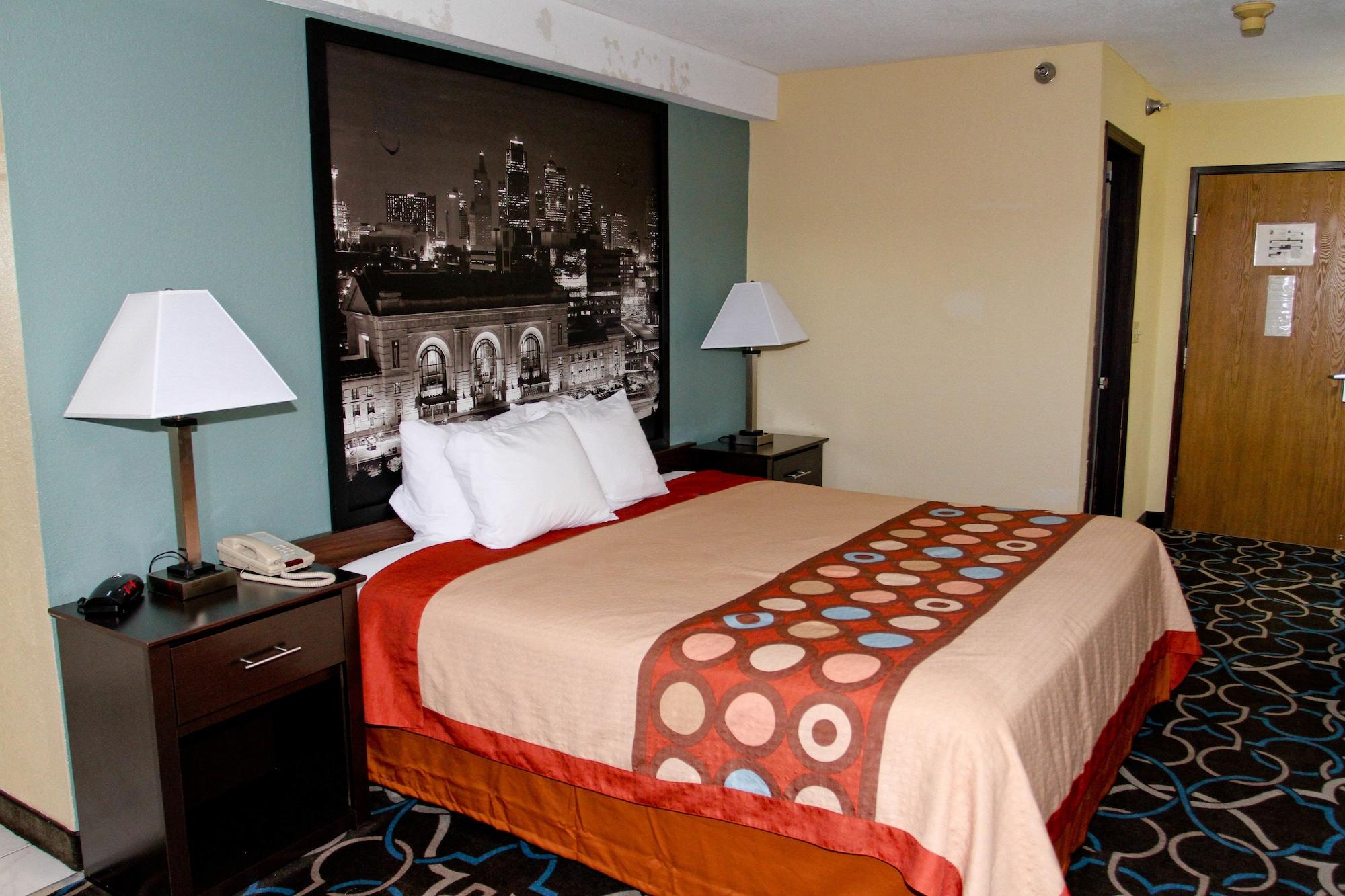 Super 8 By Wyndham Kansas Hotel