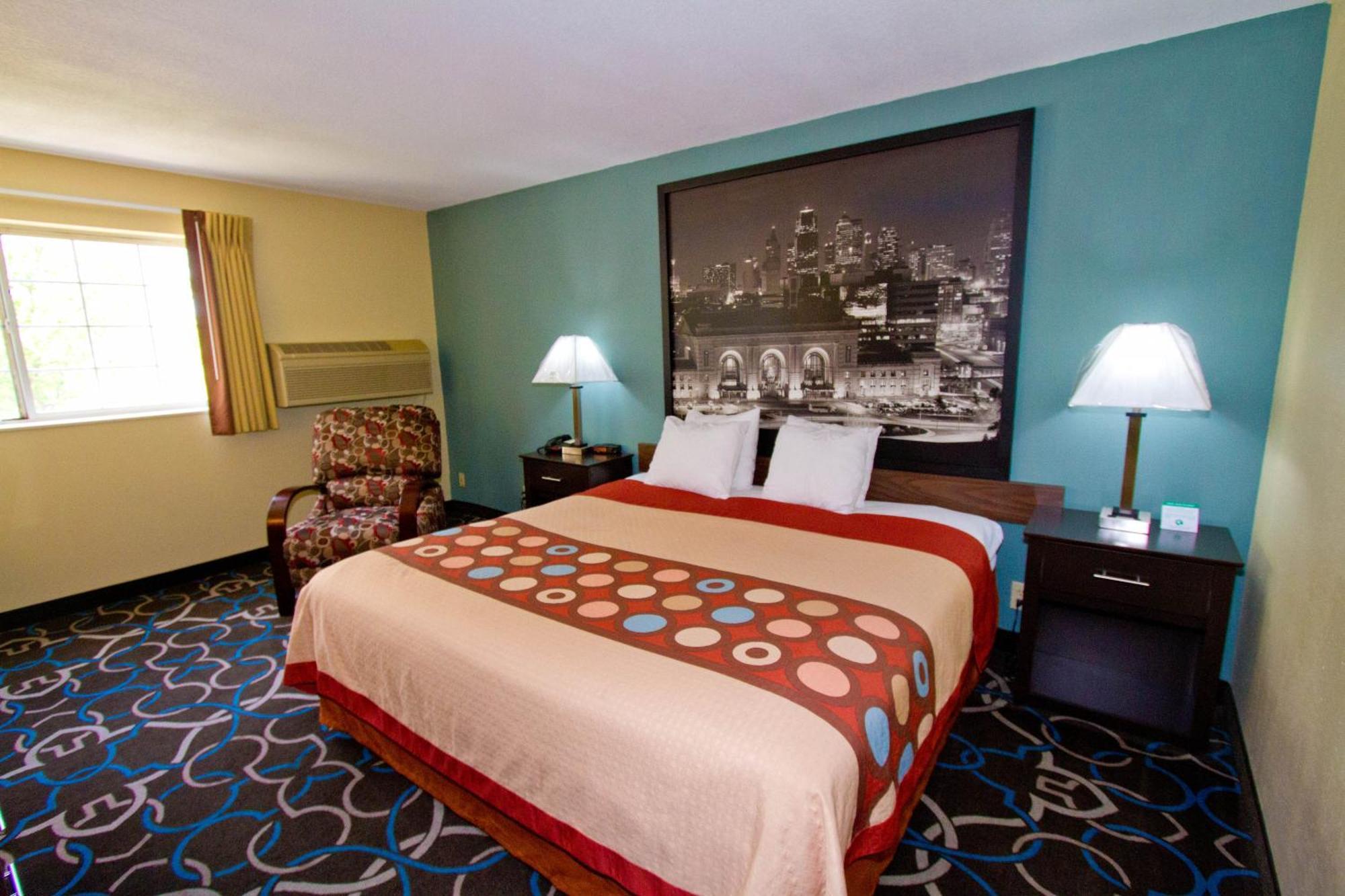 Super 8 By Wyndham Kansas Hotel