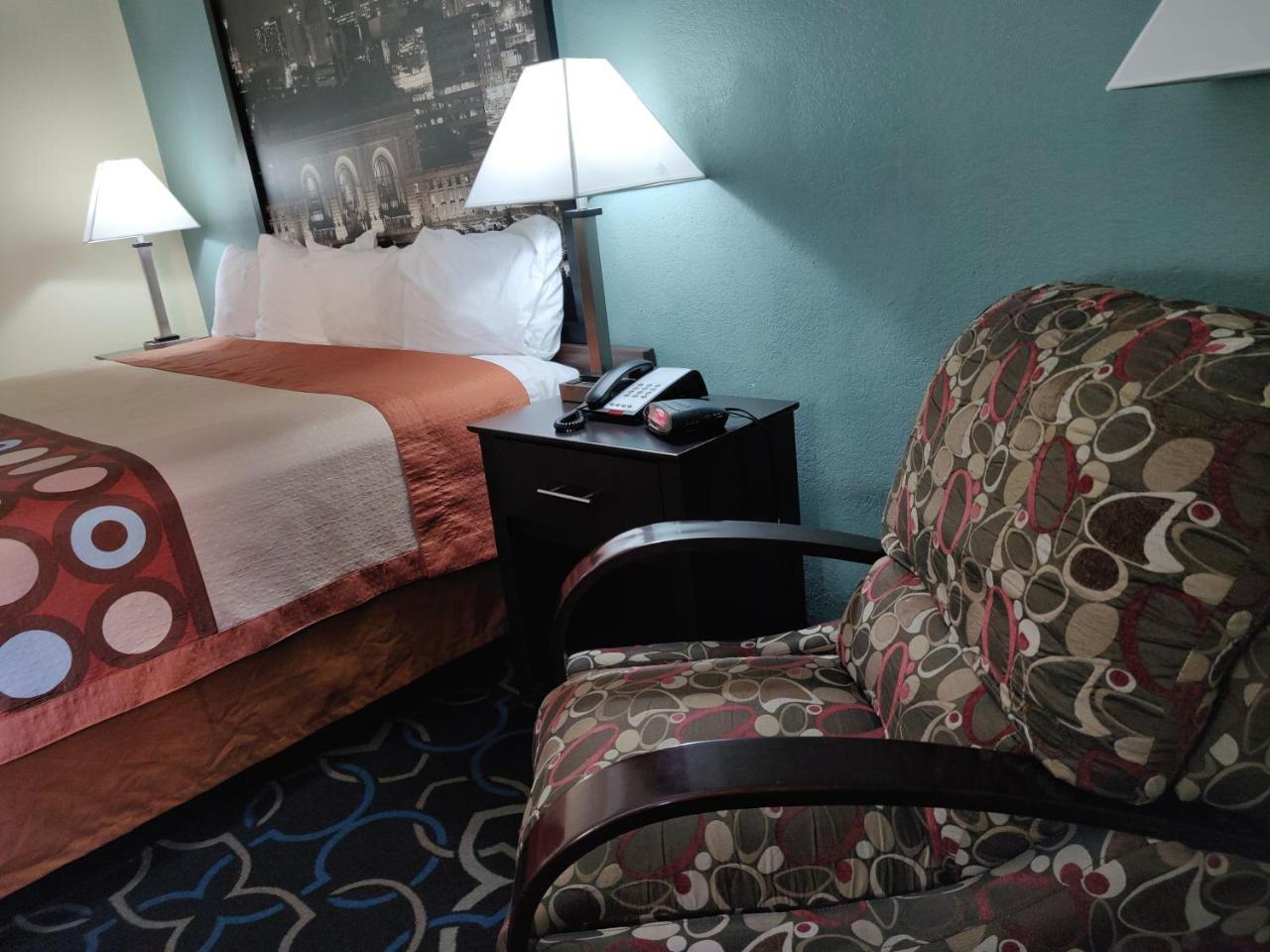 Super 8 By Wyndham Kansas Kansas City
